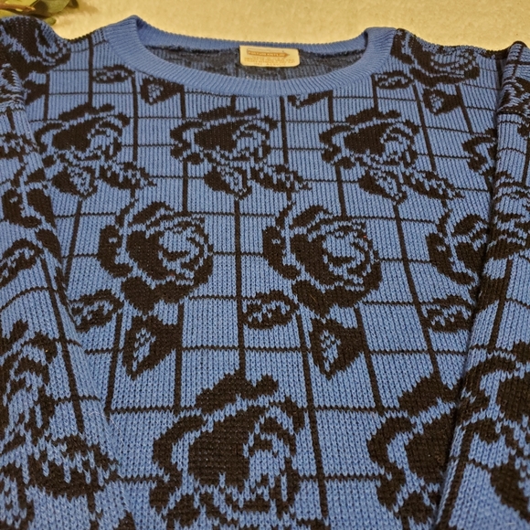 Vintage Black and Blue Floral Print Knit Sweater - Picture 3 of 7